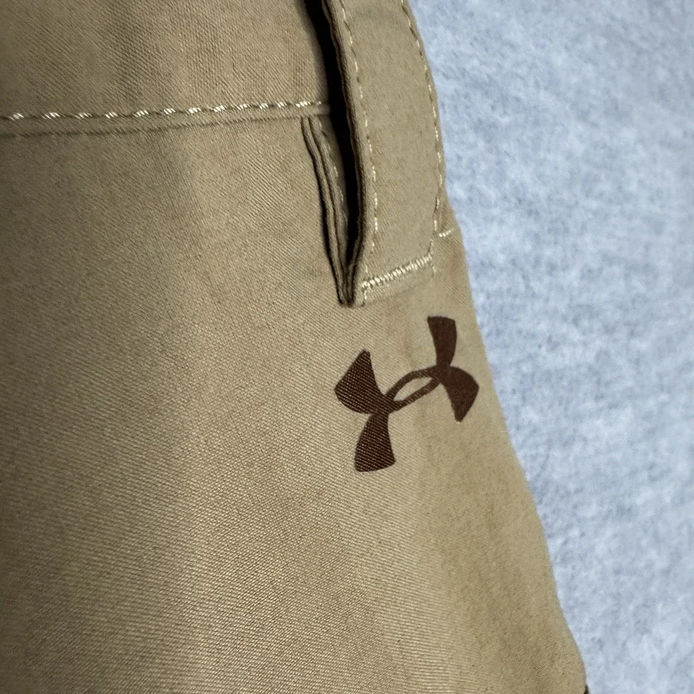 Under Armour UA Chesapeake Shorts Mens Size 36 Beige Loose‎ Fit Nylon HeatGear
